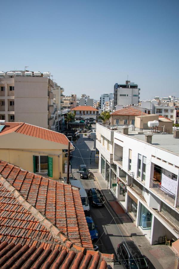 Lakis Court Lägenhet Larnaca Exteriör bild